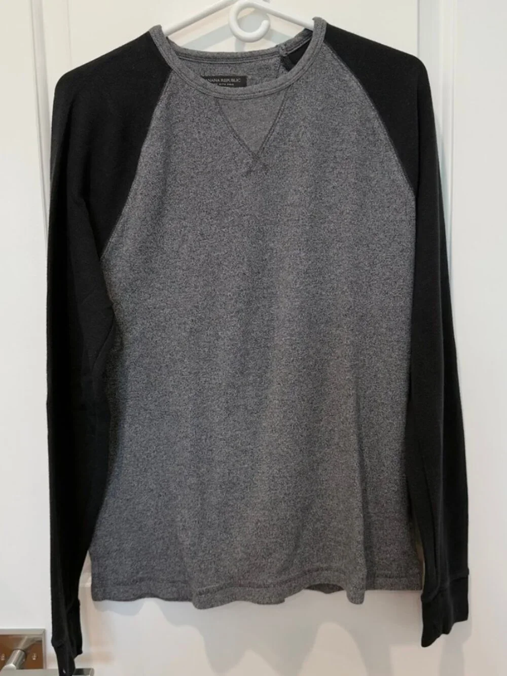 Banana Republic Long sleeve Tee,Black/gray,Excellent condition,Large